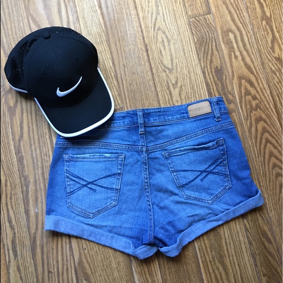 Aeropostale Distressed Shorts Size 6 - Picture 3 of 5